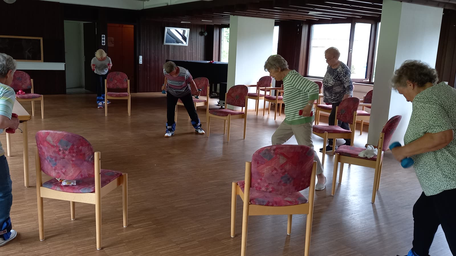 Kraft- und Balancetraining im Saal